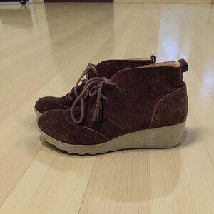 Lands End Brown Suede Lace-Up Brogue Style Ankle Boots With Wedge Heel Size 9B